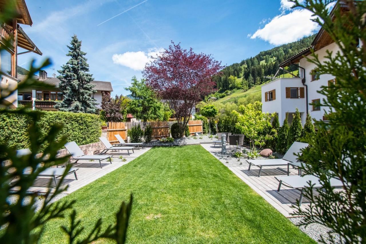 Hotel Gasthof Hoellriegl Sarentino エクステリア 写真