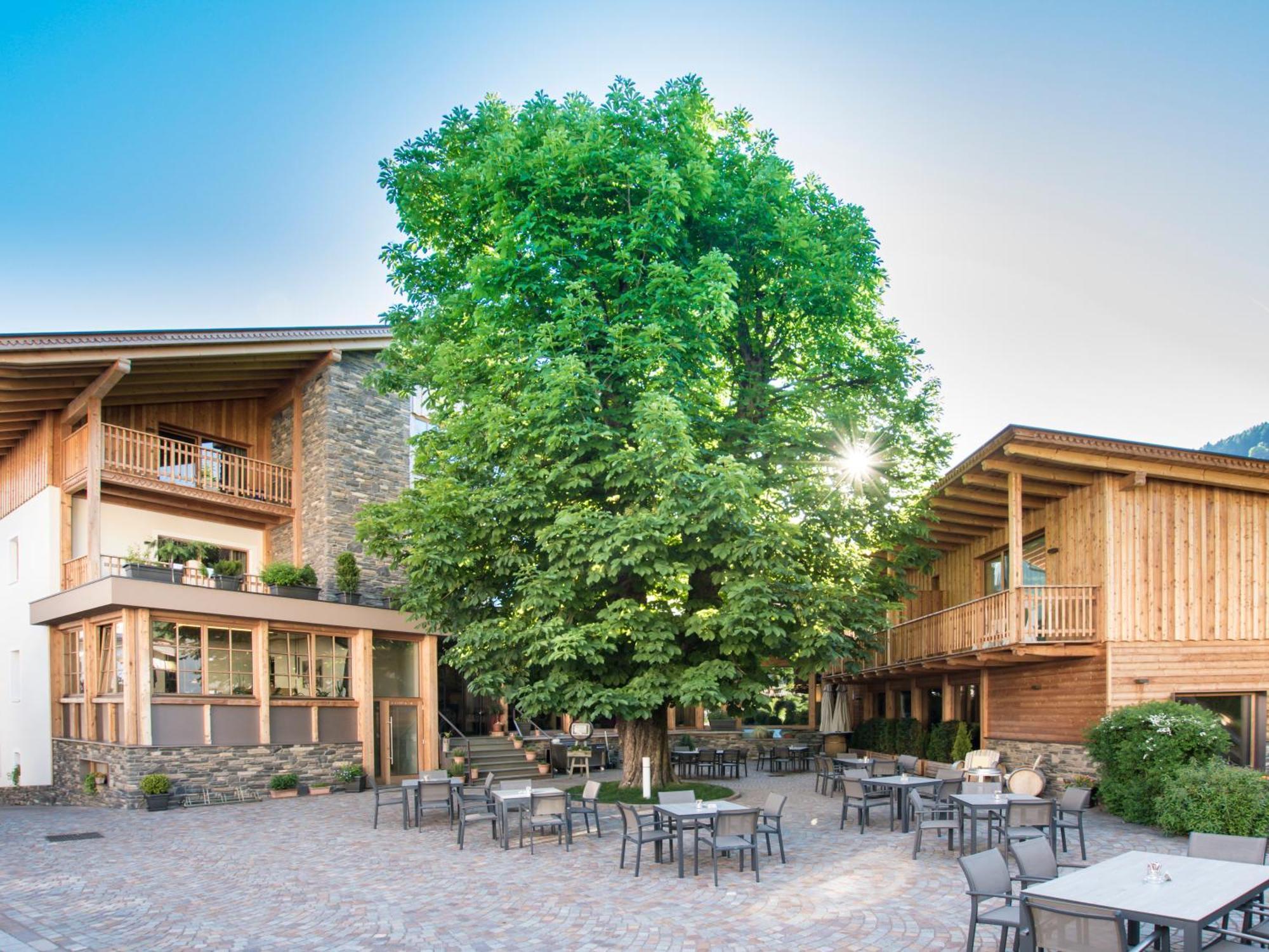Hotel Gasthof Hoellriegl Sarentino エクステリア 写真