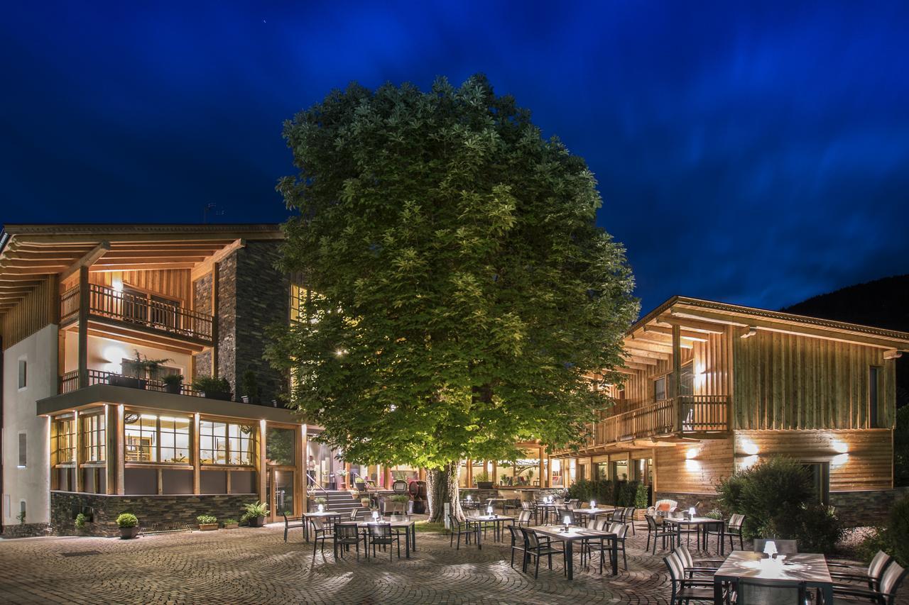Hotel Gasthof Hoellriegl Sarentino エクステリア 写真