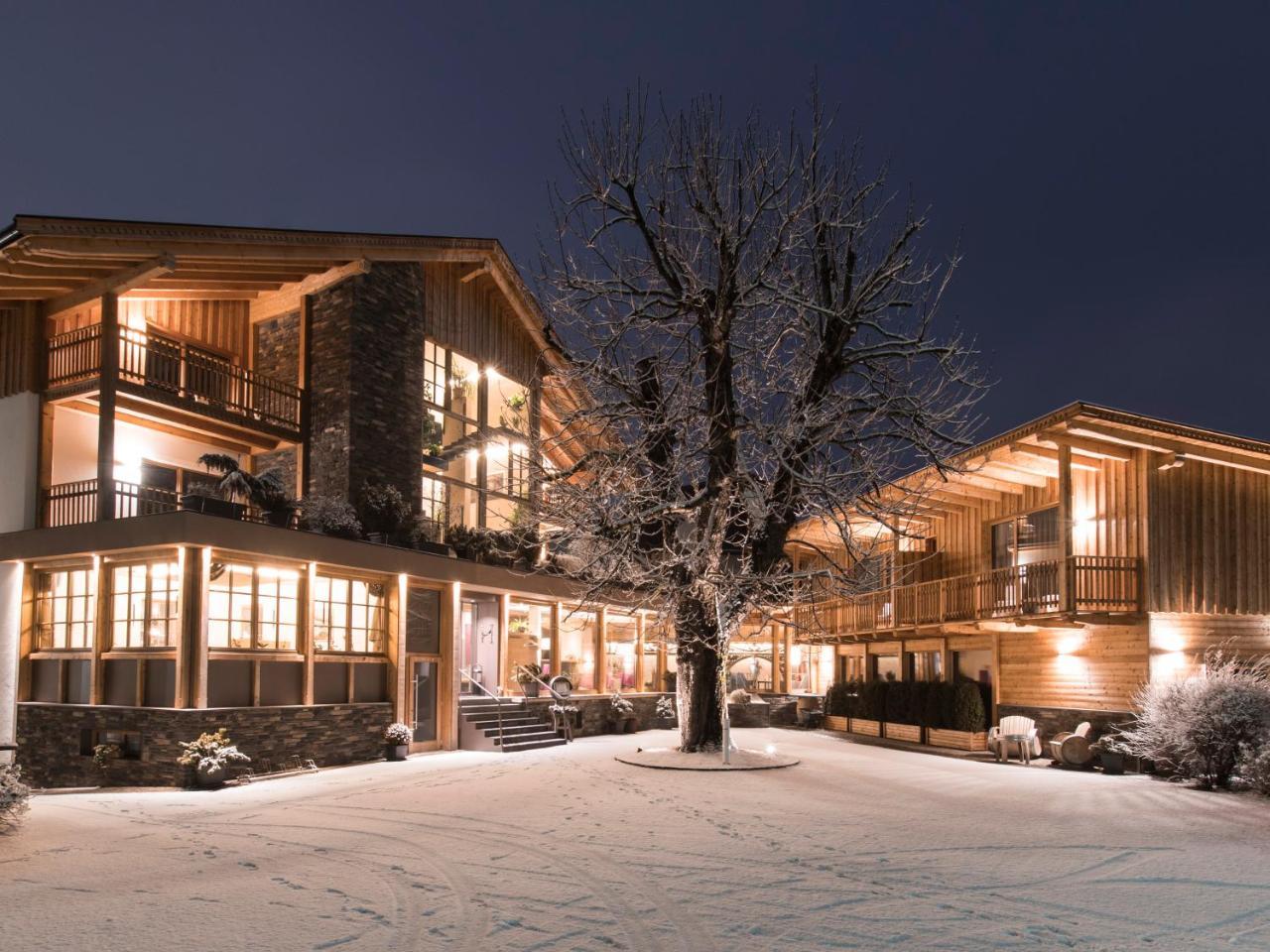 Hotel Gasthof Hoellriegl Sarentino エクステリア 写真